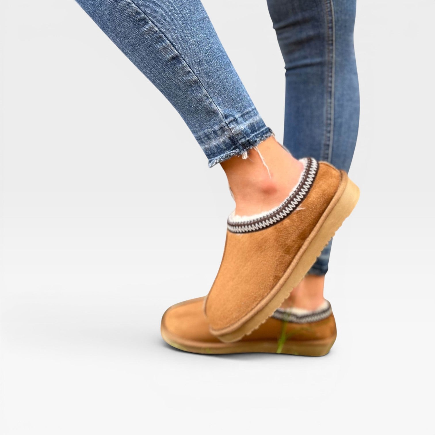 Petra | Women's Suede-Look Faux Fur Lined Clogs - Embroidered Slip-On Mule Slippers