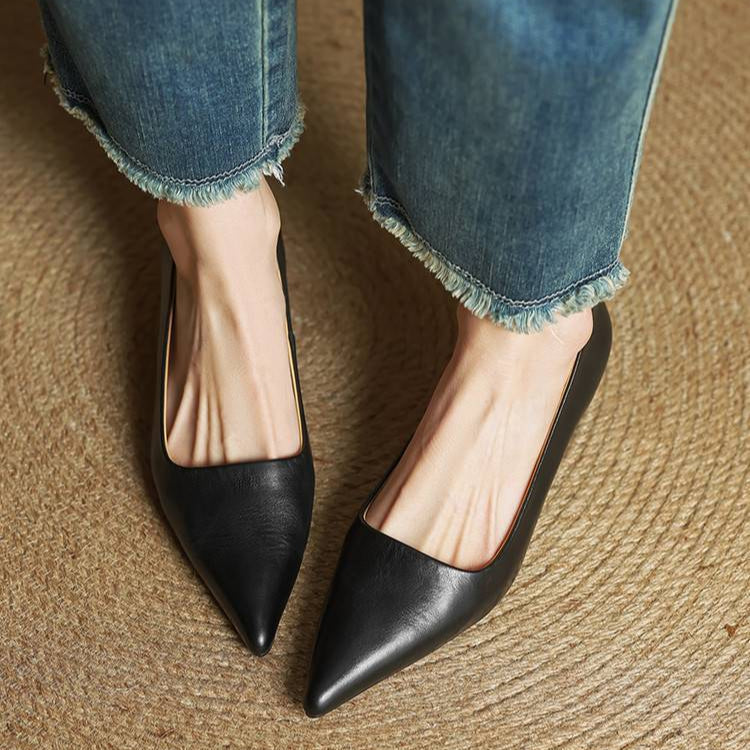 Evelyn | Women's Pointed-Toe Pumps – Kitten Heel Court Shoes