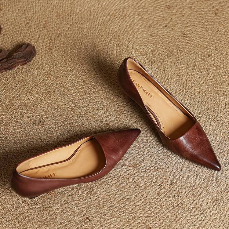 Evelyn | Women's Pointed-Toe Pumps – Kitten Heel Court Shoes