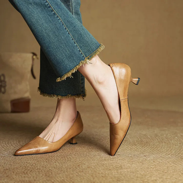 Evelyn | Women's Pointed-Toe Pumps – Kitten Heel Court Shoes
