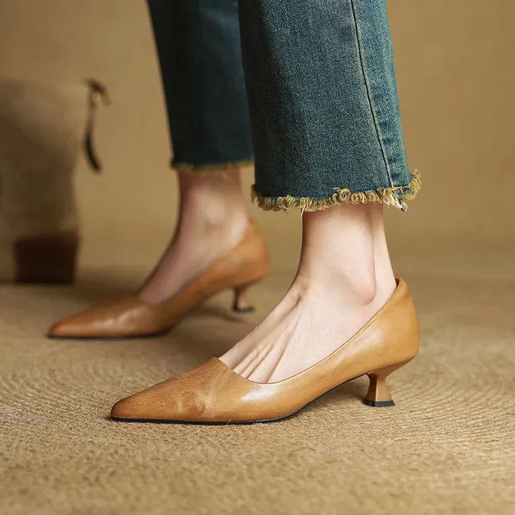 Evelyn | Women's Pointed-Toe Pumps – Kitten Heel Court Shoes