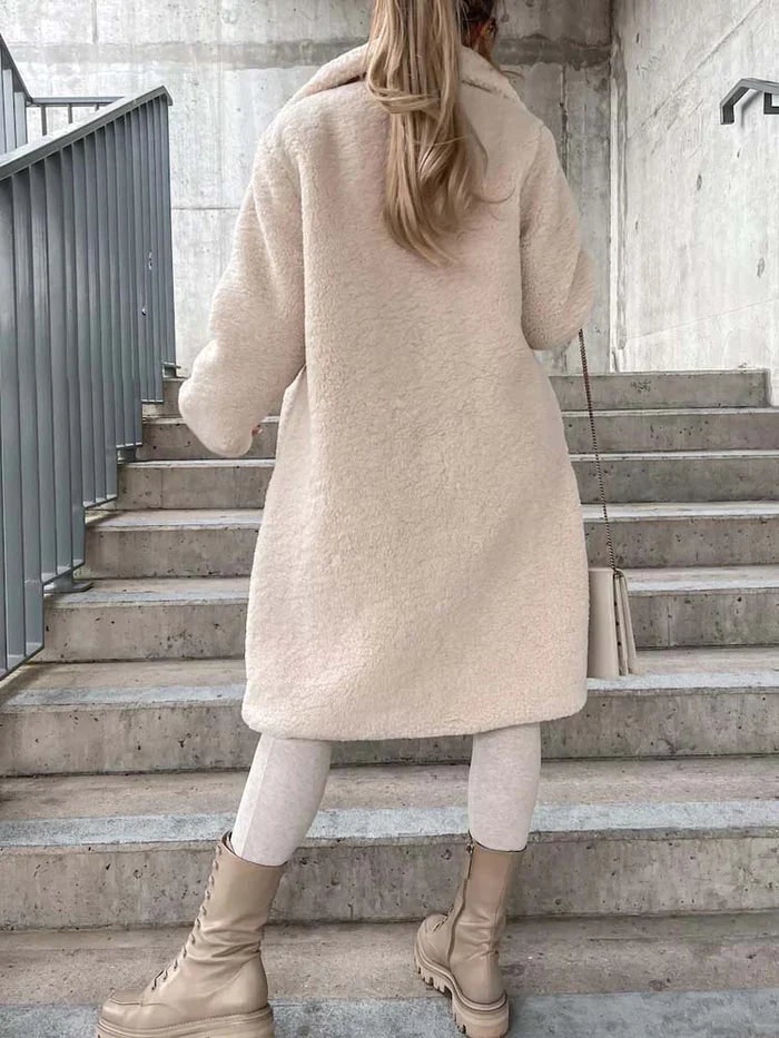 Amanda | Dames Teddyjas - Lange Winterjas met Revers en Knoopsluiting